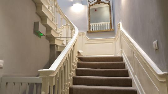 71 Micklegate Apt 3 hallway and stairs 1612962575