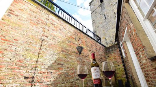 87 Micklegate back yard glass of wine 1020803103