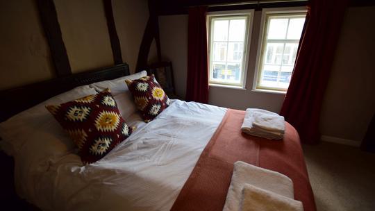 87 Micklegate top double room 2 1264210542