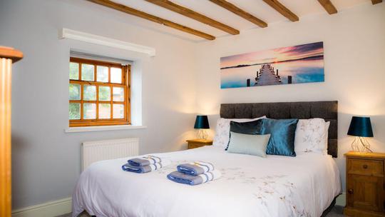Apt 2 King Room comp 726383333