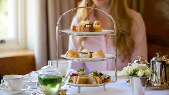 Bettys cake display 797928244
