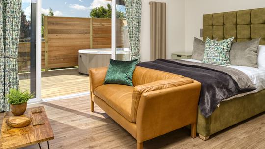 Tree Hs Bedroom hot tub 1456129104
