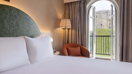 Room 250 107 Double Guestroom with Balcony and Tower View 4