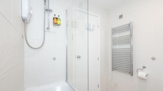 Wto Y 10 Cloisters Walk Bathroom 08 1419484195