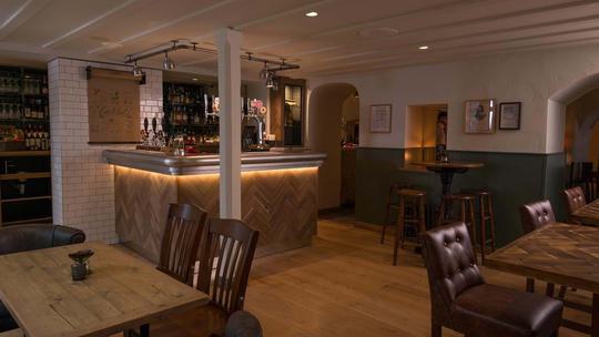 Judges bar drinks 376089158