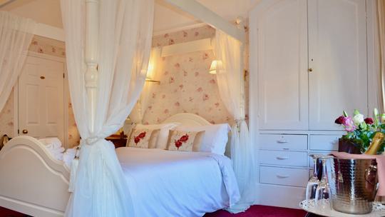 Thumbnail Room2 with champers 297244550